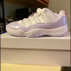 These are Jordan 11s “Pure Violet”  Size 8.5